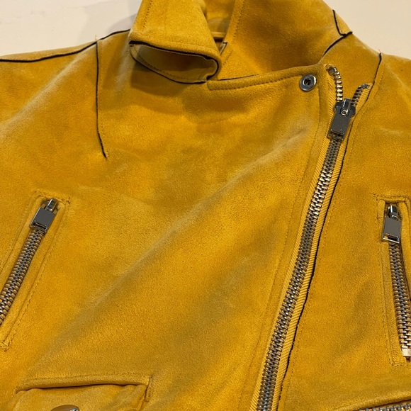 Mustard color jacket that is hip. Designed by Zara Basic Outerwear size small. - Picture 2 of 9